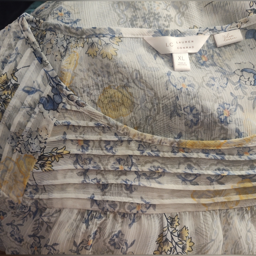 LC Lauren Conrad Floral Sheer Blouse - Picture 3 of 5